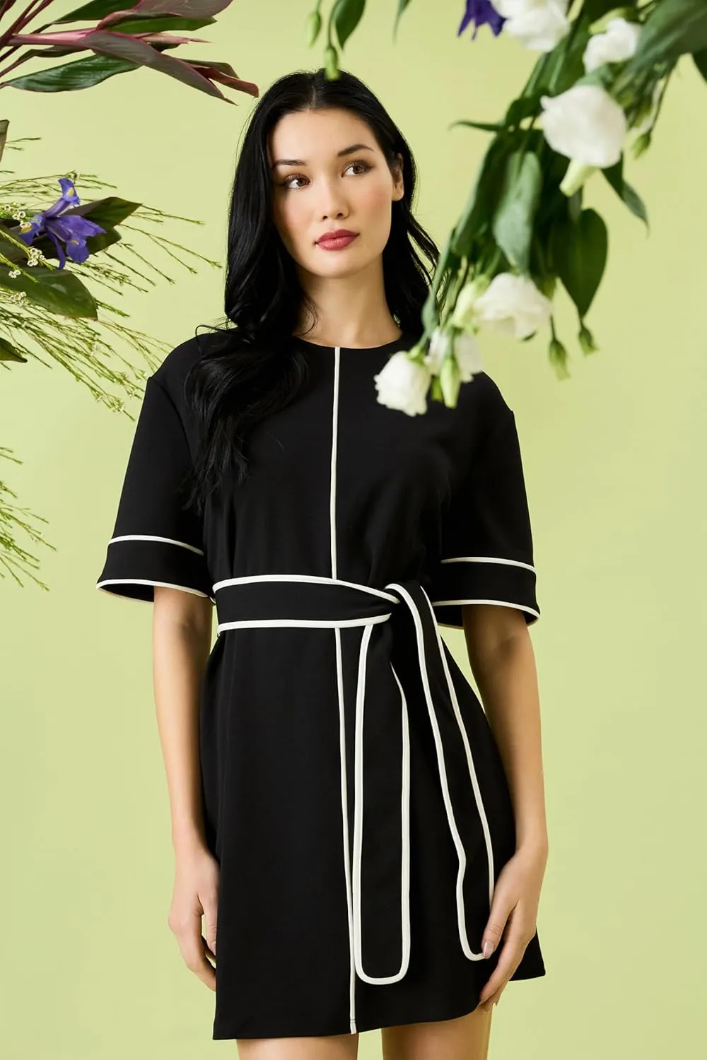 Donna Morgan Women's Scuba Crepe Mini Length Contrast Piping-Tie Waist Kimono Sleeve Short Cocktail Dress