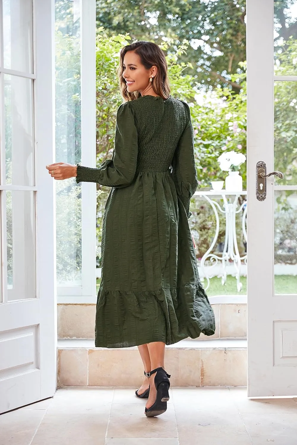 VintageClothing Women's 2023 Casual Fall Midi Dresses Long Sleeve Crew Neck Smocked Flowy Tiered Long Dress with Pockets